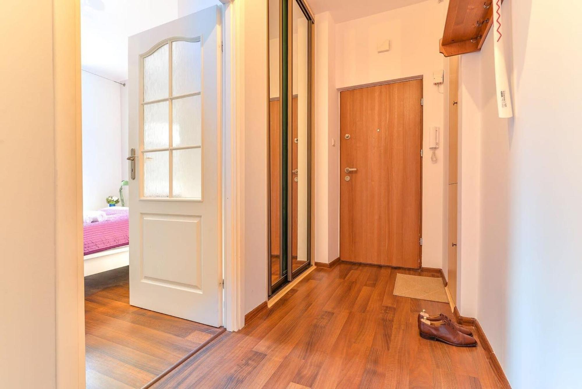 Cozy Apartment With Balcony - Palace Of Culture By Rent Like Home 华沙 外观 照片